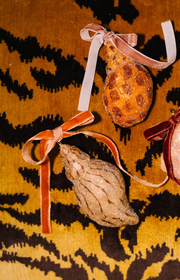 Tulip Gilded Shell Ornament in Natural