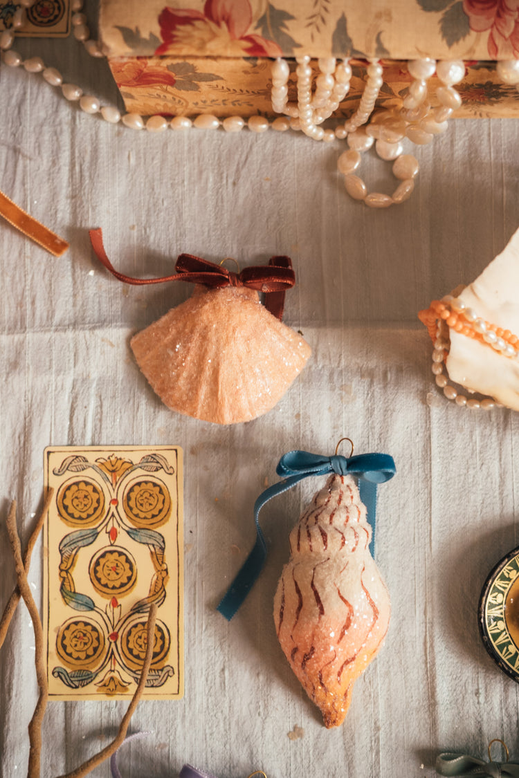 Scallop Guilded Shell Ornament in Natural