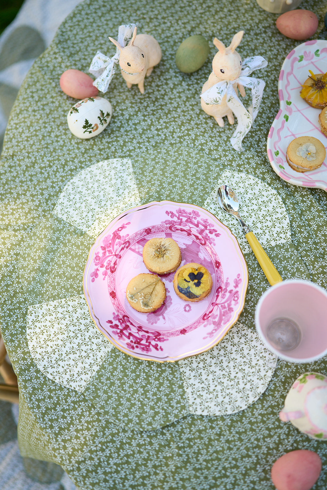 Set-of-Four Eaddy Printed Petal Placemat